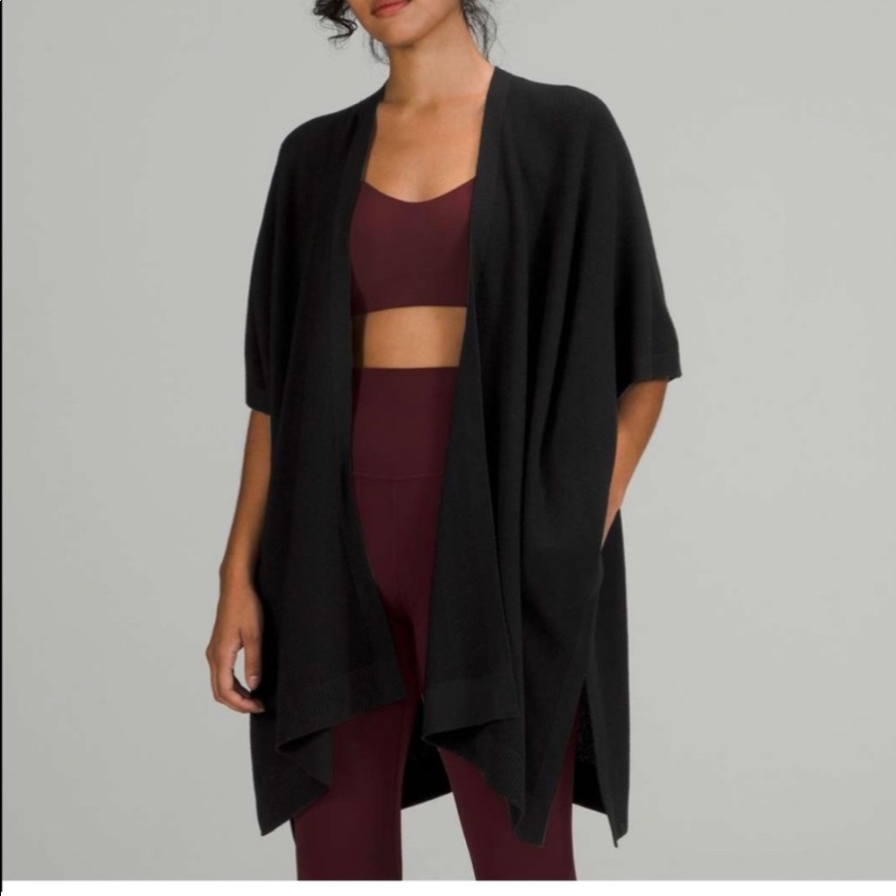 Lululemon Merino Wool Short Sleeve Wrap
Black XS/S